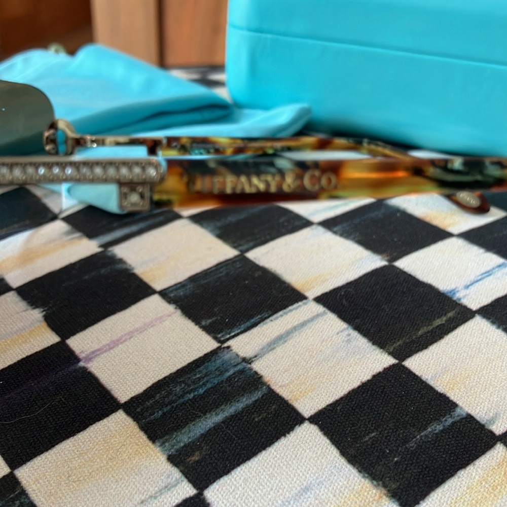 RARE Tiffany Key Sunglasses - Tortoise & Crystal 😍 - Picture 4 of 8